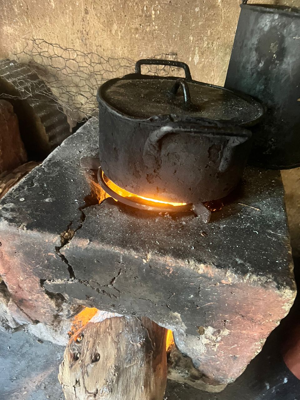 Tsotso stove making initiative by Pabvute Gourmet